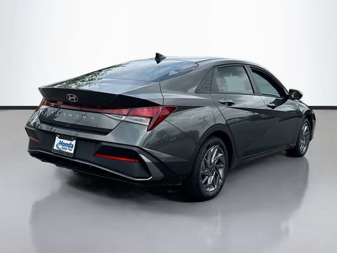 Used 2024 Hyundai Elantra SEL FWD image 4