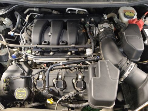 Used 2019 Ford Explorer XLT image 30