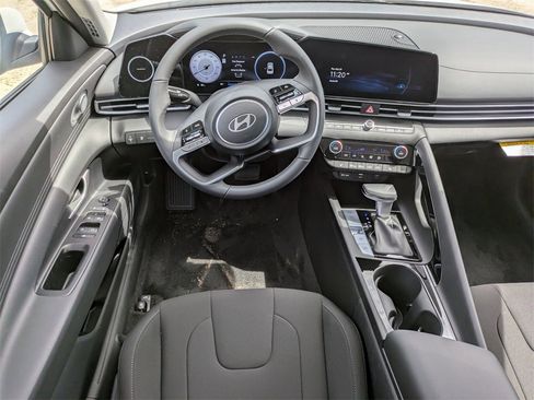 New 2025 Hyundai Elantra SEL image 15