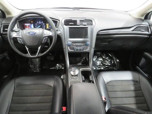 Used 2018 Ford Fusion SE w/ Equipment Group 201A FWD image 14
