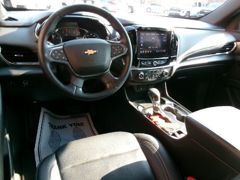 Used 2023 Chevrolet Traverse LT FWD image 16