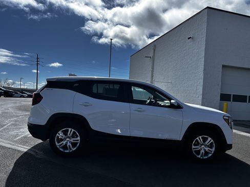 Used 2024 GMC Terrain SLE AWD/4WD image 6