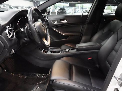 Used 2019 Mercedes-Benz GLA 250 w/ Convenience Package image 11