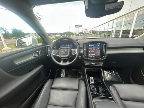 Certified 2025 Volvo XC40 B5 Plus AWD/4WD image 19