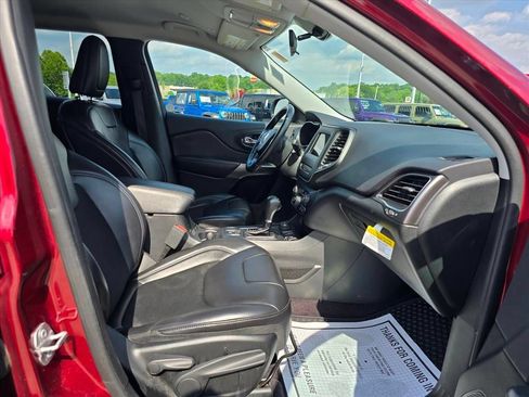 Used 2019 Jeep Cherokee Latitude Plus AWD/4WD image 14