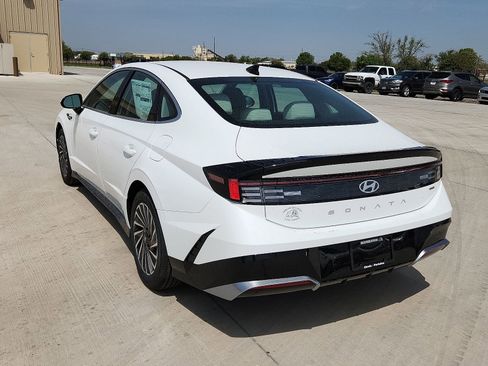 New 2025 Hyundai Sonata SEL FWD image 3