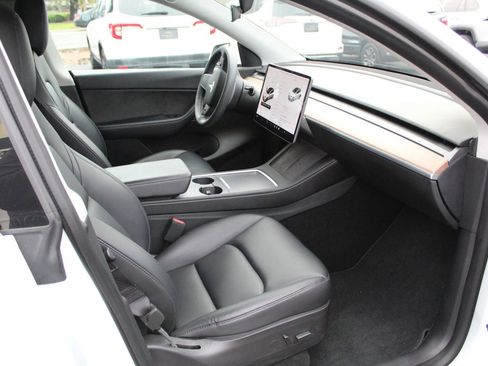 Used 2021 Tesla Model Y Long Range image 12