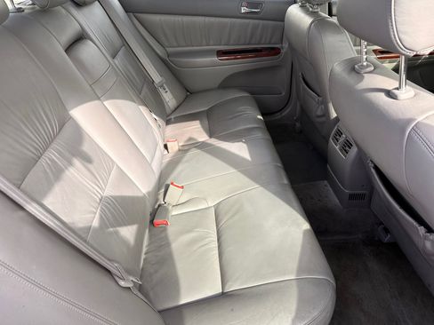 Used 2005 Toyota Camry XLE image 8