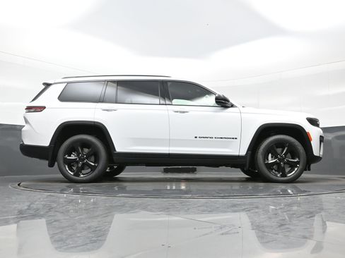 New 2026 Jeep Grand Cherokee L Limited w/ Limited Altitude Package AWD/4WD image 20
