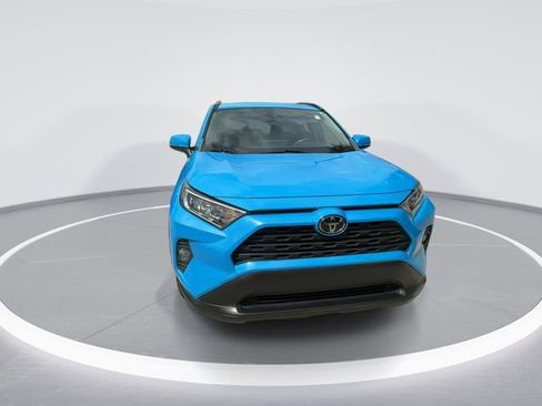 Used 2021 Toyota RAV4 XLE w/ Convenience Package FWD image 2