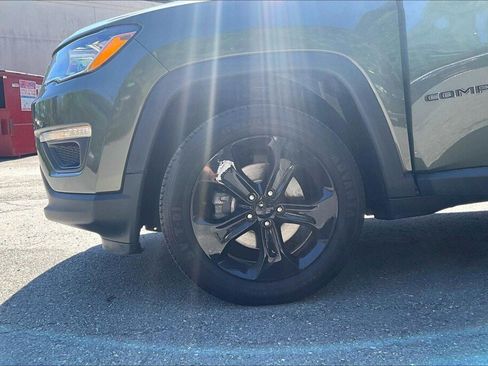 Used 2018 Jeep Compass Latitude AWD/4WD image 16