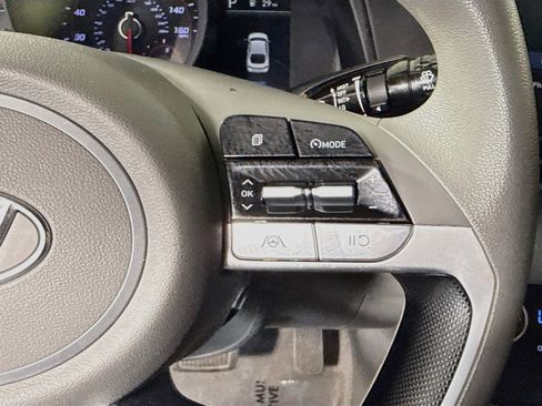 Used 2022 Hyundai Elantra SEL FWD image 15