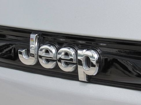 Used 2022 Jeep Grand Cherokee Limited AWD/4WD image 14