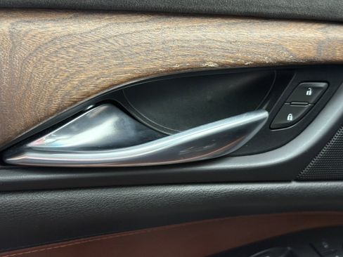 Used 2018 Cadillac Escalade Luxury image 31