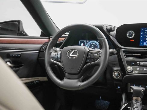 Used 2025 Lexus ES 300h w/ Premium Package image 15