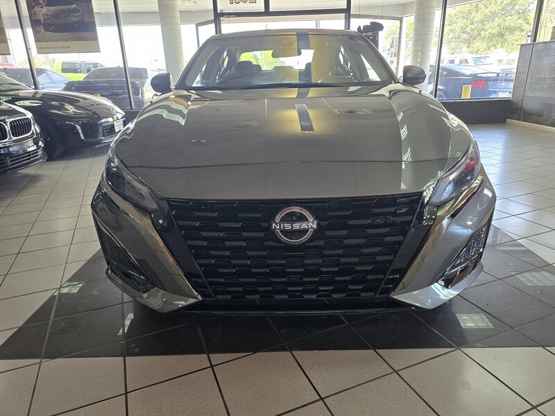 Used 2025 Nissan Altima 2.5 SV FWD image 2