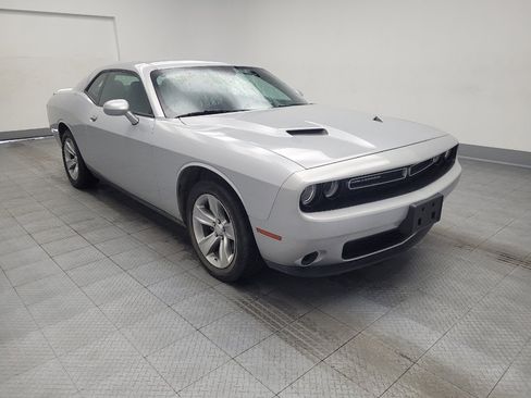 Used 2022 Dodge Challenger SXT RWD image 13