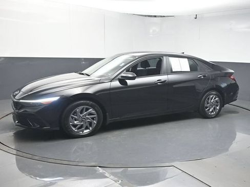 Used 2026 Hyundai Elantra Hybrid FWD image 4