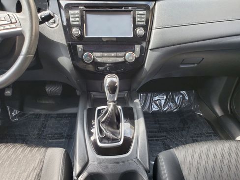 Used 2017 Nissan Rogue SV w/ SV Premium Package AWD/4WD image 40