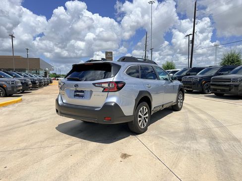Used 2025 Subaru Outback Premium AWD/4WD image 7