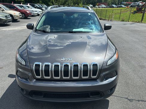 Used 2018 Jeep Cherokee Latitude Plus FWD image 8
