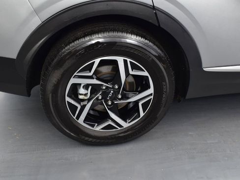 Used 2024 Kia Sportage LX image 8