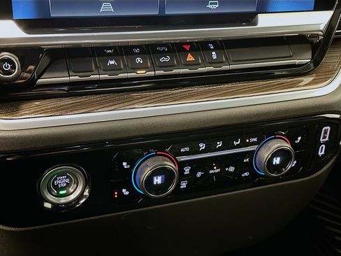 Used 2022 Chevrolet Silverado 1500 LT image 24