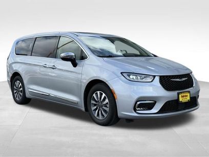 Used 2023 Chrysler Pacifica Limited
