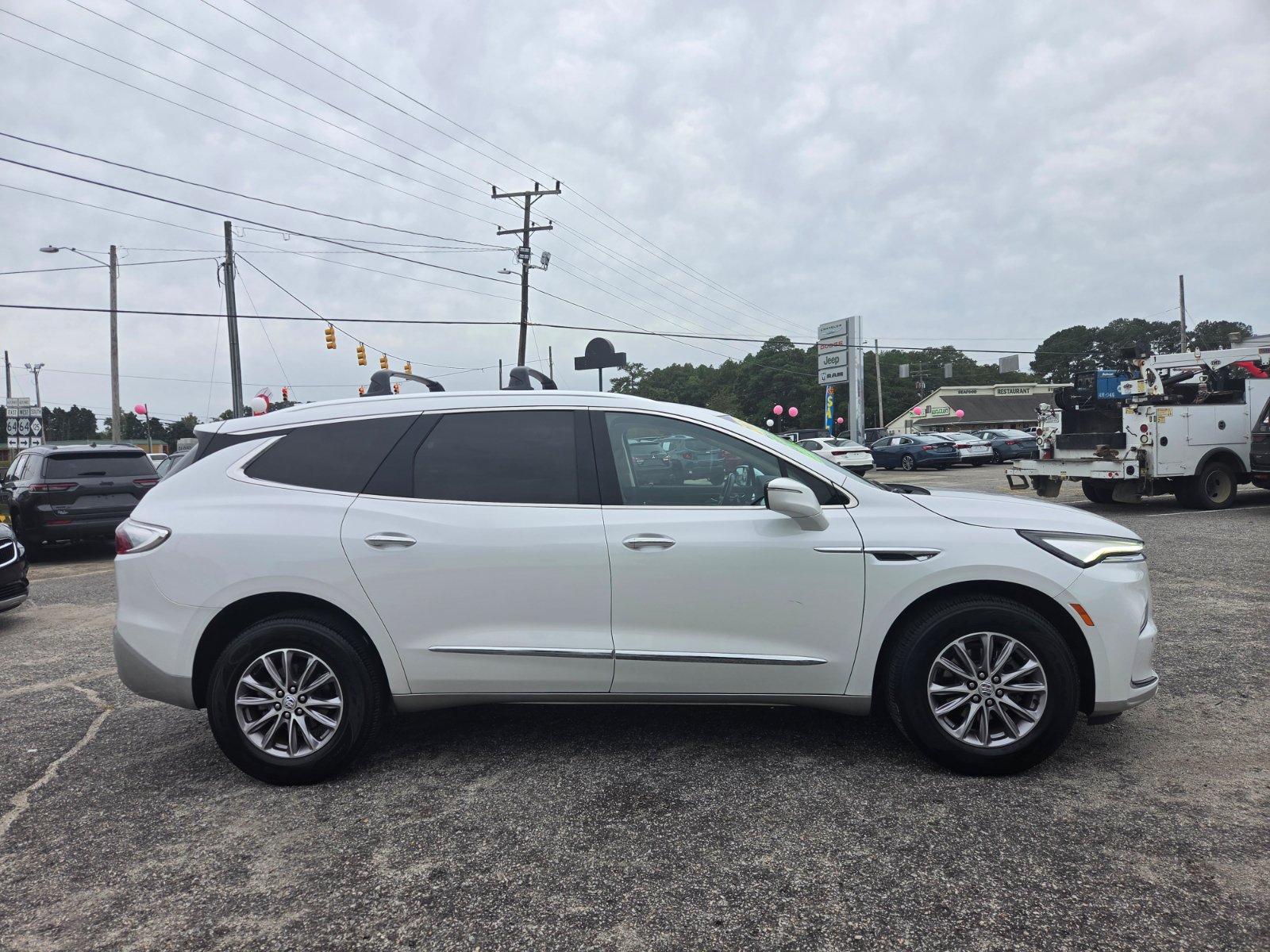 Used 2023 Buick Enclave Essence FWD image 4