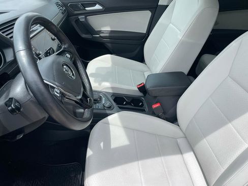 Used 2018 Volkswagen Tiguan SE AWD/4WD image 31