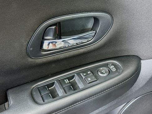 Used 2016 Honda HR-V LX image 15