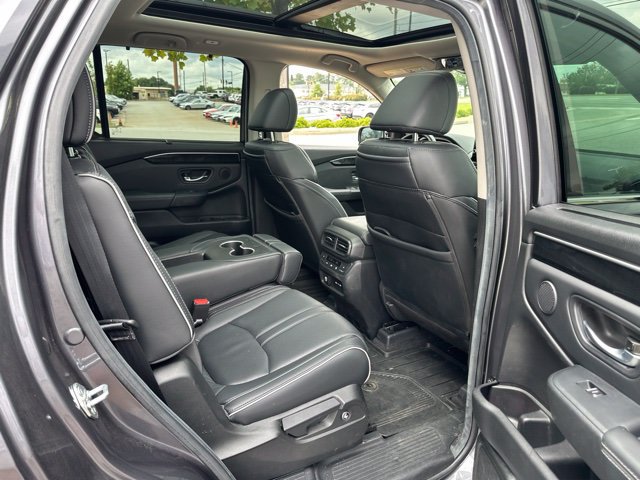 Used 2025 Honda Pilot Elite image 12