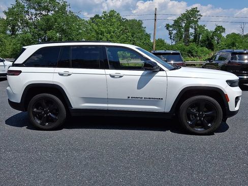Certified 2023 Jeep Grand Cherokee Altitude AWD/4WD image 11