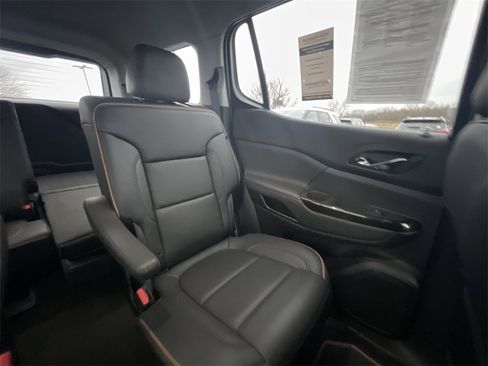 Used 2023 GMC Acadia AT4 image 10