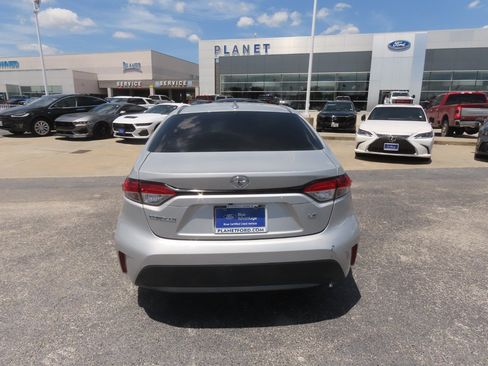 Used 2024 Toyota Corolla LE FWD image 11
