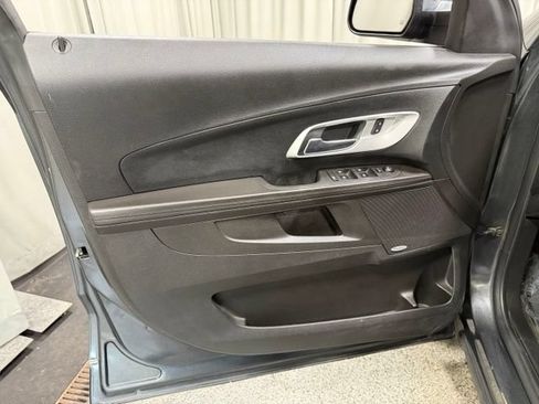 Used 2017 Chevrolet Equinox Premier w/ Enhanced Convenience Package AWD/4WD image 19