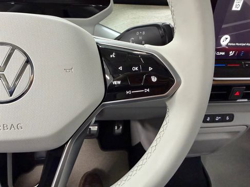 Used 2025 Volkswagen ID. Buzz 1st Edition image 36