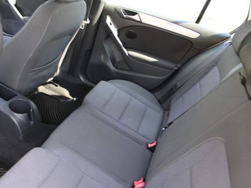 Used 2011 Volkswagen Golf 4-Door FWD image 29