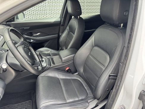 Used 2018 Jaguar E-PACE SE image 9