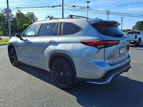 Used 2023 Toyota Highlander XSE AWD/4WD image 12