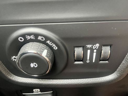 Used 2023 Jeep Grand Cherokee Limited w/ Luxury Tech Group II AWD/4WD image 49