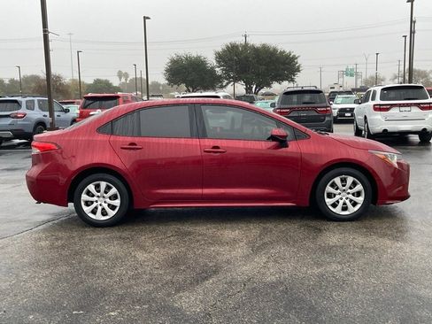 Certified 2022 Toyota Corolla LE image 3