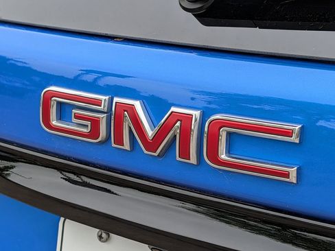 Used 2024 GMC Terrain SLT w/ Elevation Edition AWD/4WD image 10