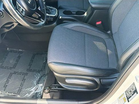 Used 2025 Kia Seltos S FWD image 19