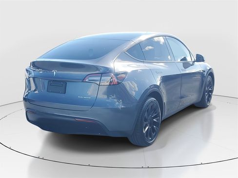 Used 2021 Tesla Model Y Long Range image 11