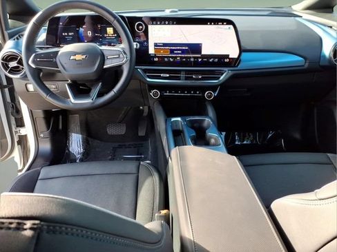 Used 2024 Chevrolet Equinox EV LT FWD image 13