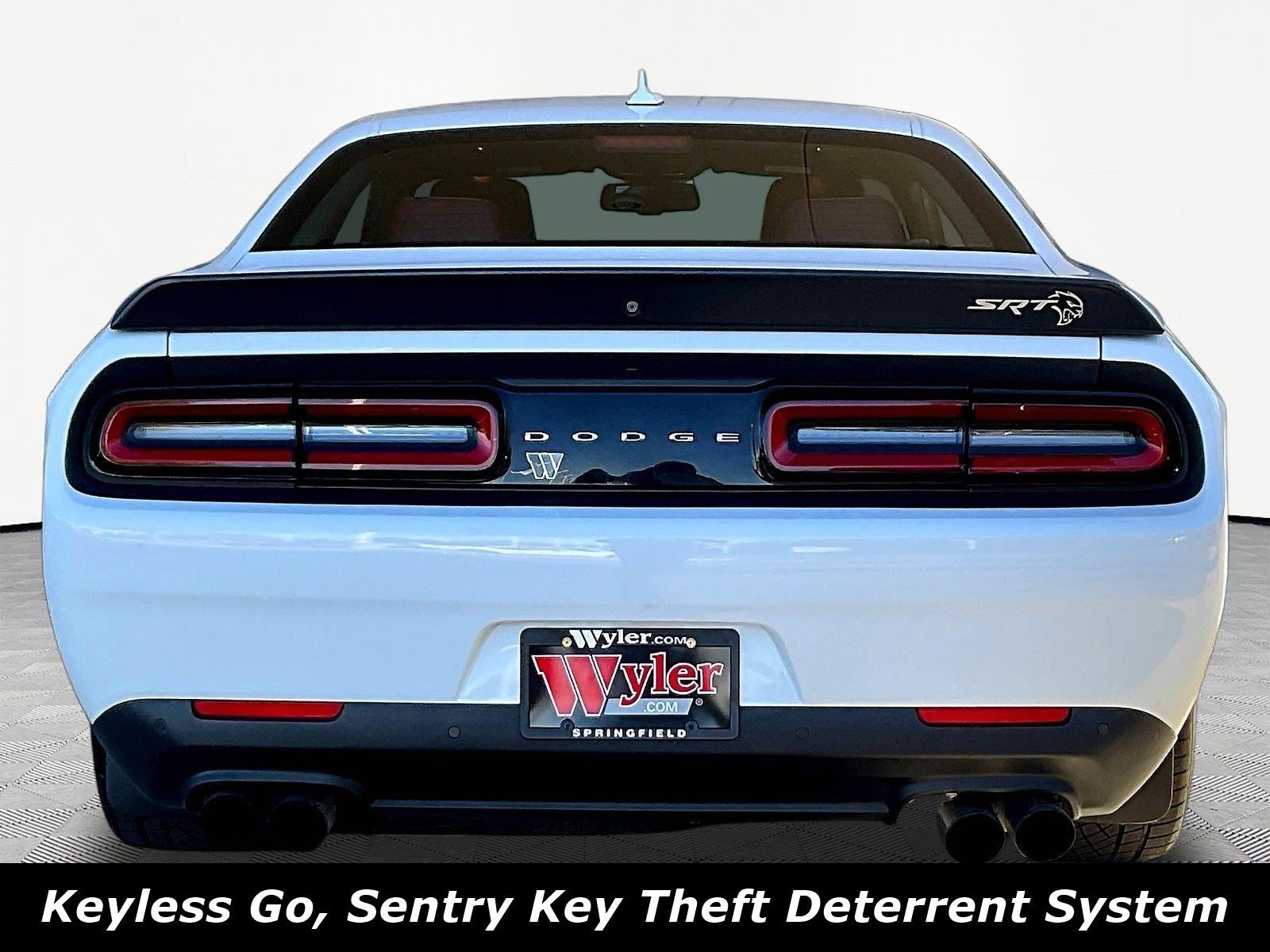 Used 2018 Dodge Challenger SRT Hellcat RWD image 5