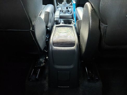 Used 2019 Buick Encore Sport Touring image 39