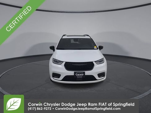 Certified 2025 Chrysler Pacifica Limited FWD image 5