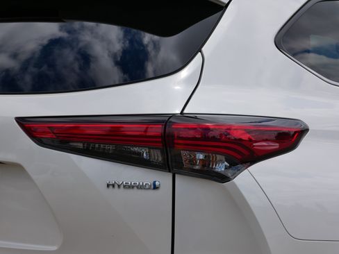 Used 2021 Toyota Highlander Limited AWD/4WD image 17